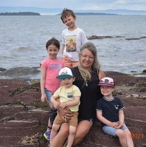 Meet your Posher, Claudine